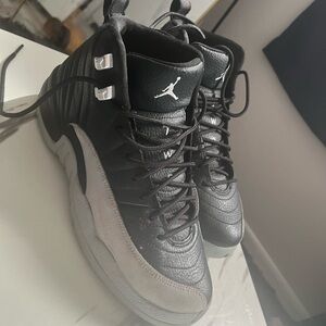 Jordan Men's Black and White Sneakers